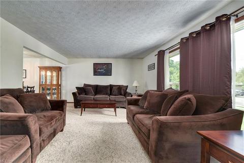6809 Night Vis, Parma, OH 44129 photo 12