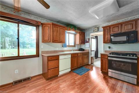 6809 Night Vis, Parma, OH 44129 photo 20