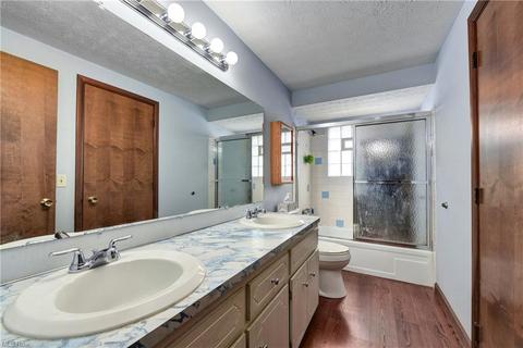 6809 Night Vis, Parma, OH 44129 photo 27