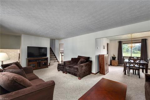 6809 Night Vis, Parma, OH 44129 photo 15