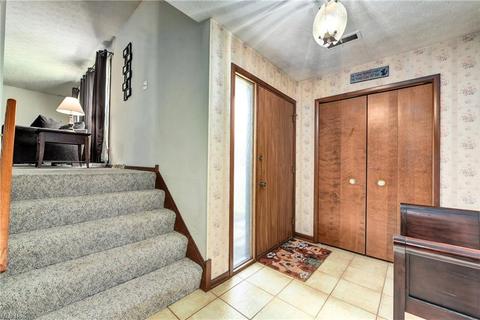 6809 Night Vis, Parma, OH 44129 photo 11