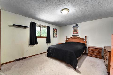6809 Night Vis, Parma, OH 44129 photo 25