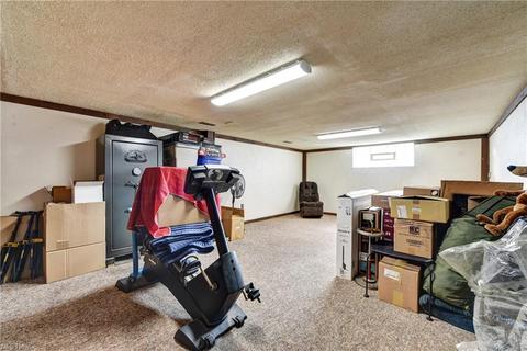 6809 Night Vis, Parma, OH 44129 photo 32