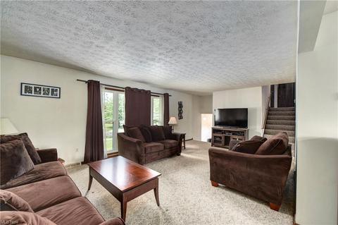 6809 Night Vis, Parma, OH 44129 photo 14