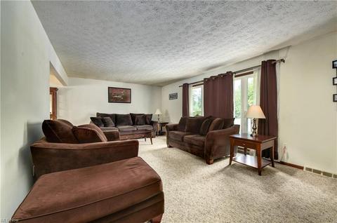 6809 Night Vis, Parma, OH 44129 photo 13