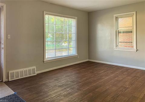 935 E 224th St, Euclid, OH 44123 photo 2