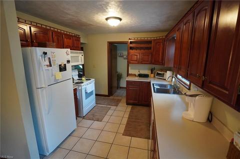 127 Smithfield St, Struthers, OH 44471 photo 3