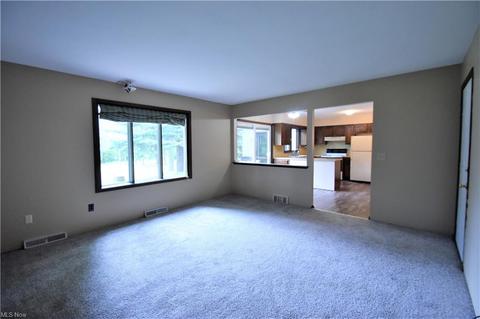 192 Hemlock, Elyria, OH 44035 photo 4