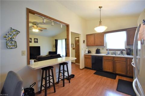556 Delaware Ave, Elyria, OH 44035 photo 4