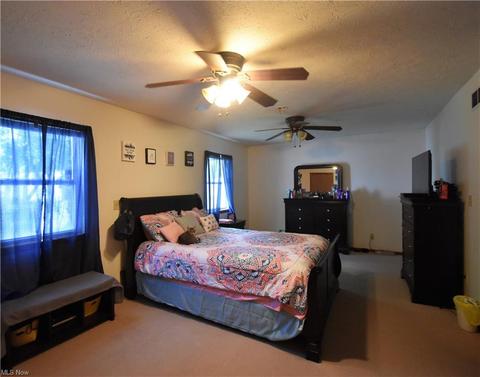 556 Delaware Ave, Elyria, OH 44035 photo 8