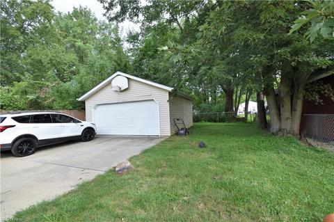 556 Delaware Ave, Elyria, OH 44035 photo 2