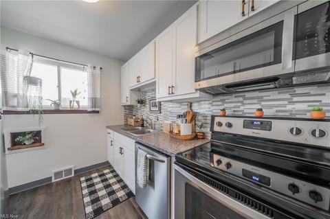 6022 Robert Dr, Brook Park, OH 44142 photo 10