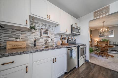 6022 Robert Dr, Brook Park, OH 44142 photo 12