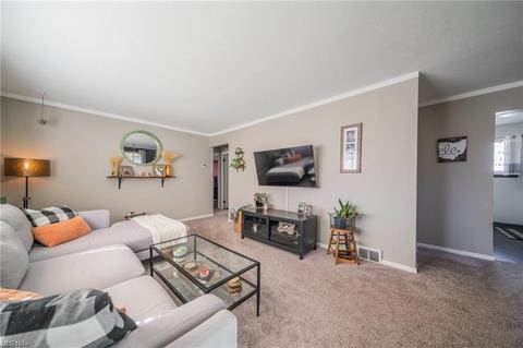6022 Robert Dr, Brook Park, OH 44142 photo 6