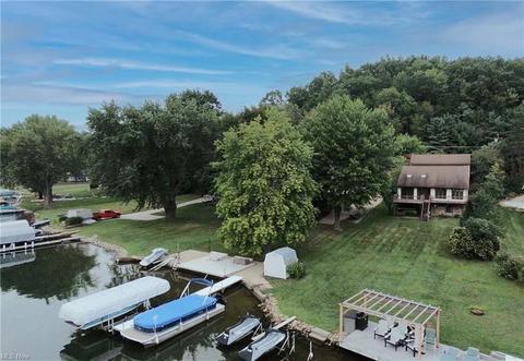 190 E Mohawk Dr, Malvern, OH 44644 photo 1
