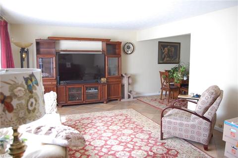 15433 Longvale Ave, Maple Heights, OH 44137 photo 3
