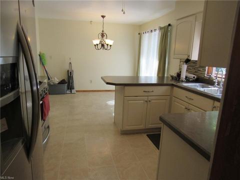 2701 Douglas Rd, Ashtabula, OH 44004 photo 3