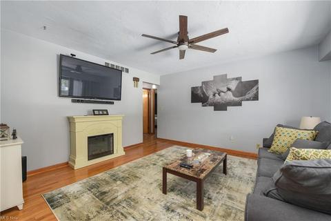 631 Lucille Dr, Elyria, OH 44035 photo 4