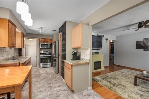 631 Lucille Dr, Elyria, OH 44035 photo 19