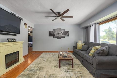 631 Lucille Dr, Elyria, OH 44035 photo 5