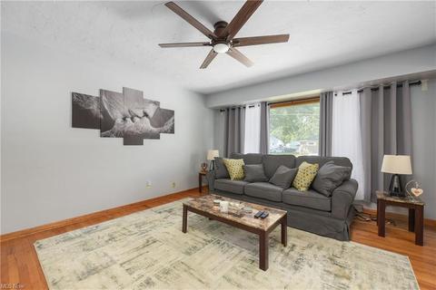 631 Lucille Dr, Elyria, OH 44035 photo 6