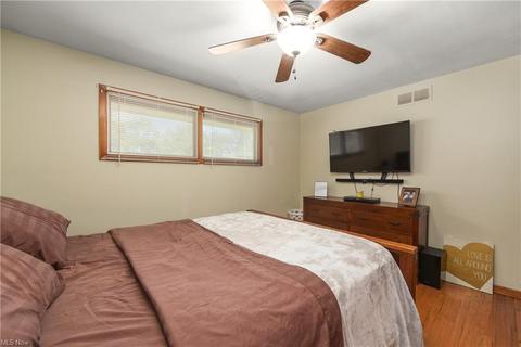 631 Lucille Dr, Elyria, OH 44035 photo 8