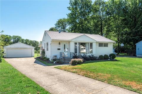 631 Lucille Dr, Elyria, OH 44035 photo 1