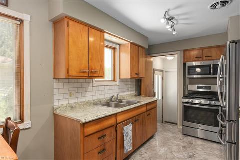 631 Lucille Dr, Elyria, OH 44035 photo 20