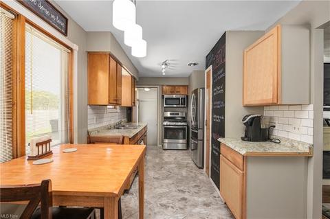 631 Lucille Dr, Elyria, OH 44035 photo 18
