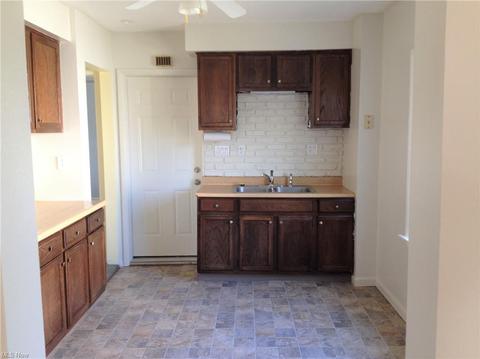 856 E 216 St, Euclid, OH 44119 photo 2