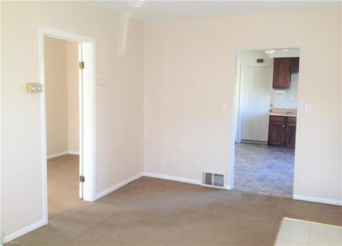 856 E 216 St, Euclid, OH 44119 photo 3