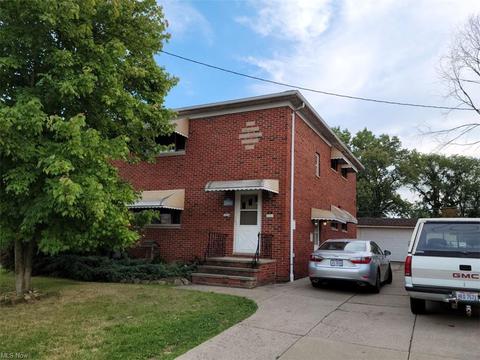 3205 Snow Rd, Parma, OH 44134 photo 2