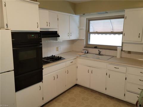 3205 Snow Rd, Parma, OH 44134 photo 9
