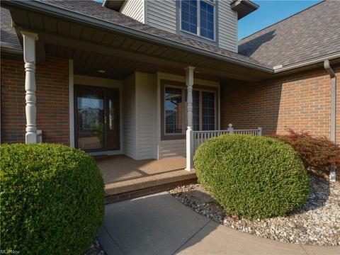 810 Forrest Ridge Dr, Dover, OH 44622 photo 3