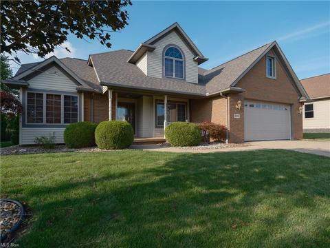 810 Forrest Ridge Dr, Dover, OH 44622 photo 2