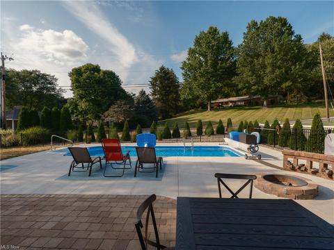810 Forrest Ridge Dr, Dover, OH 44622 photo 4