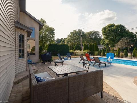 810 Forrest Ridge Dr, Dover, OH 44622 photo 5