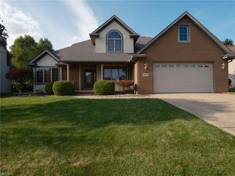 810 Forrest Ridge Dr, Dover, OH 44622 photo 1