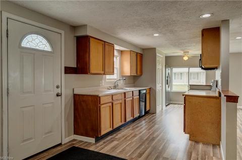 431 Morgan Ct, Lagrange, OH 44050 photo 3