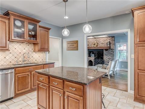 683 Treecrest Dr, Akron, OH 44333 photo 7