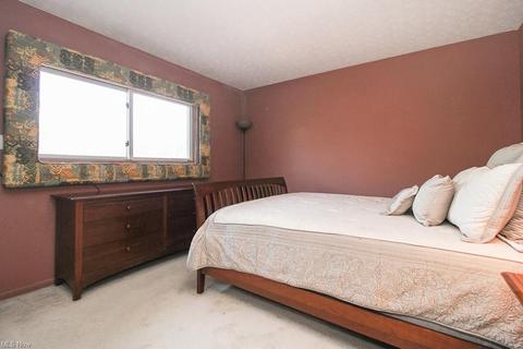 896 Wicket Dr, Akron, OH 44307 photo 26