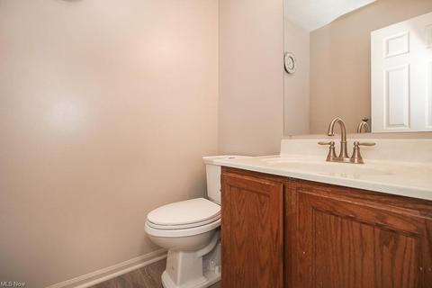 896 Wicket Dr, Akron, OH 44307 photo 3