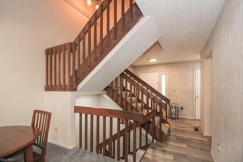 896 Wicket Dr, Akron, OH 44307 photo 16