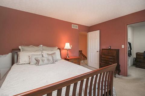896 Wicket Dr, Akron, OH 44307 photo 28