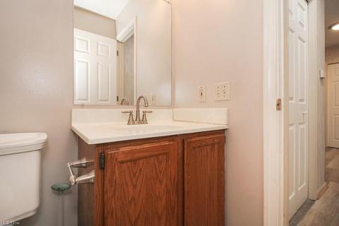 896 Wicket Dr, Akron, OH 44307 photo 4