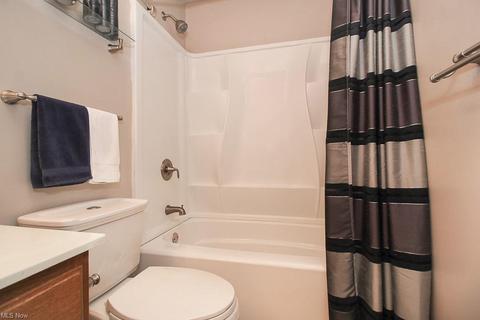 896 Wicket Dr, Akron, OH 44307 photo 18