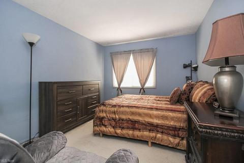 896 Wicket Dr, Akron, OH 44307 photo 23