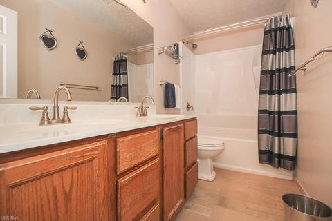 896 Wicket Dr, Akron, OH 44307 photo 17