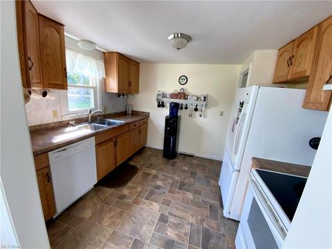 424 S Main St, Killbuck, OH 44637 photo 10