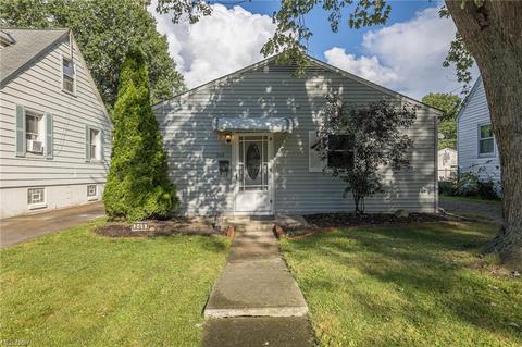 349 Olive St, Elyria, OH 44035 photo 3